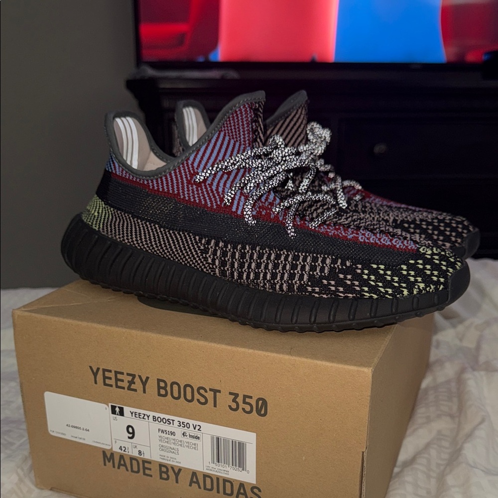 Adidas Yeezy Boost 350 V2 -  Multicolor
Fw5190
Authentic